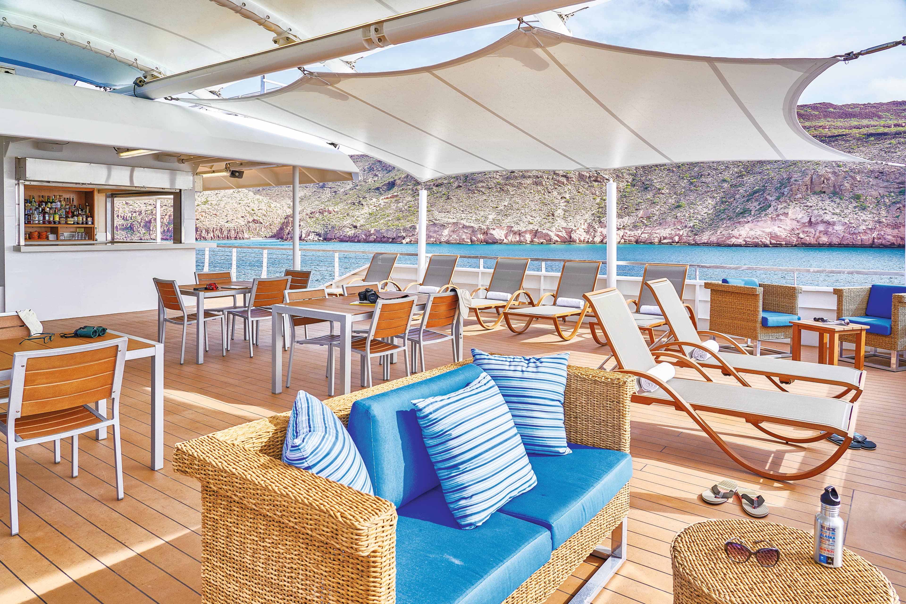 09_Large RGB-LEX-Ship NG Quest-Venture Exterior - Sundeck - MR035.jpg