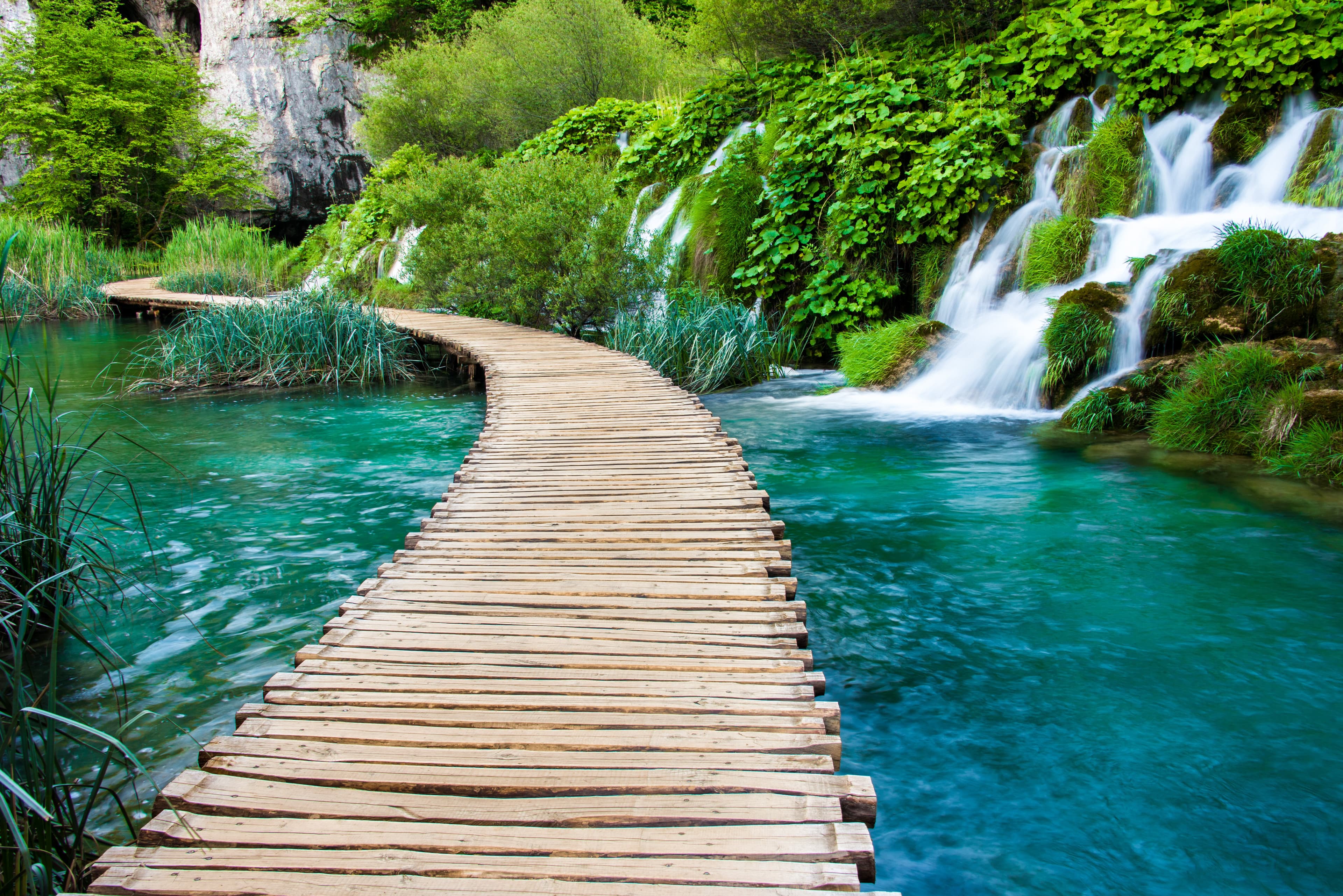 Large RGB-LEX-Croatia Plitvice Lakes National Park Shutterstock 652295590.jpg