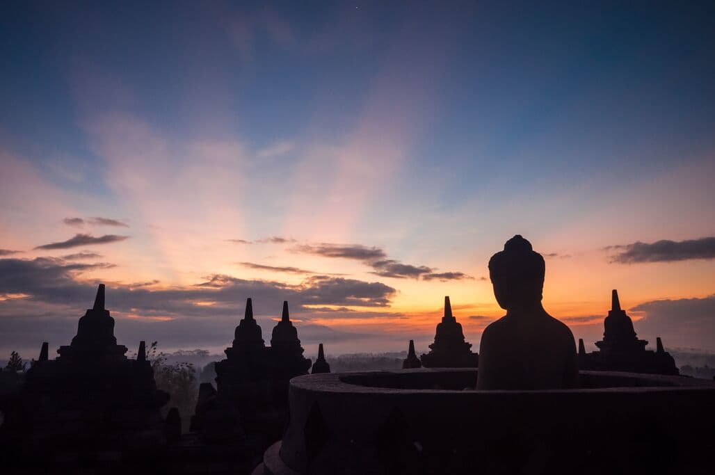Hero Image Large RGB-Lindblad Expeditions-Indonesia 216680785.jpg