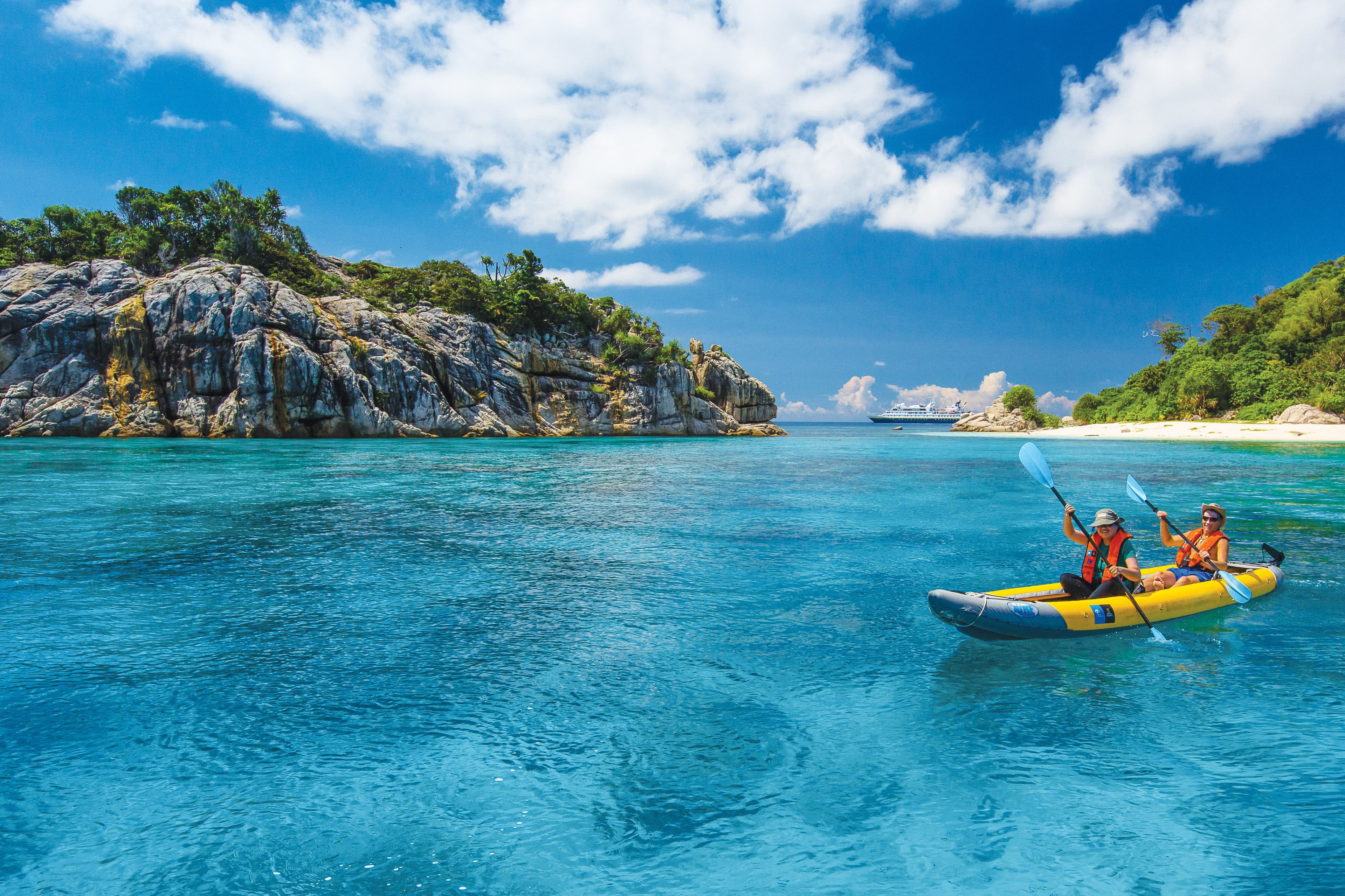 Hero Image Large RGB-Lindblad Expeditions-Indonesia IND093.jpg